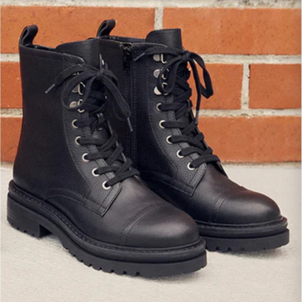 André Assous women’s Farah leather combat boot size 6.5 New